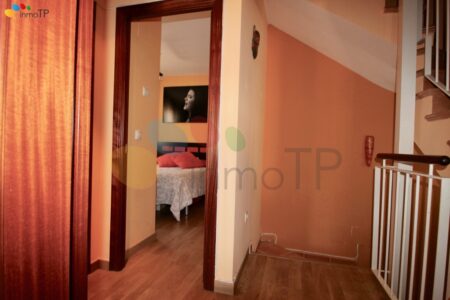 iTP-0083 Casa pareada en Corrales de 230m2 con tarima flotante, terraza y patio
